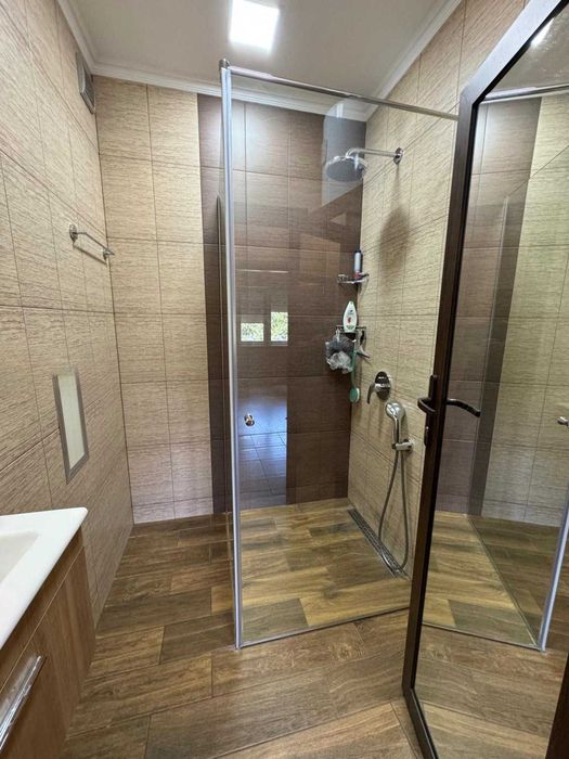 Тристаен апартамент Център