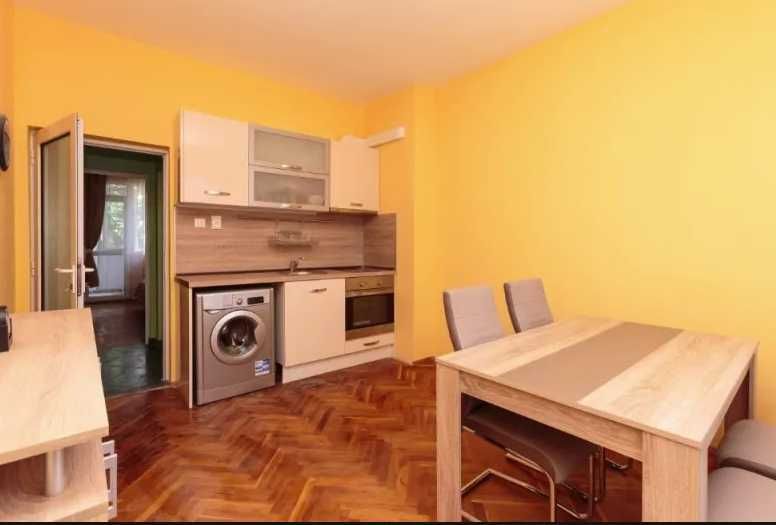 Дава се под наем Тристаен апартамент в Бургас, Център - 82 кв.м за 275 € - Снимка #8