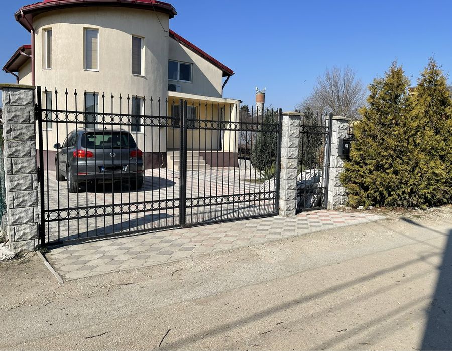 Vanzare casa Ciorogarla central