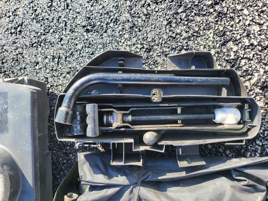 Крик и ключ за гуми