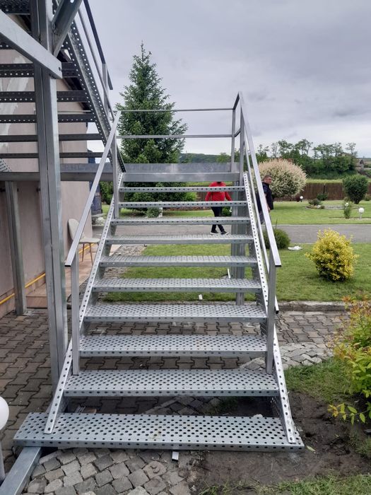 Scara metalica zincata 4mm grosime noi 5m