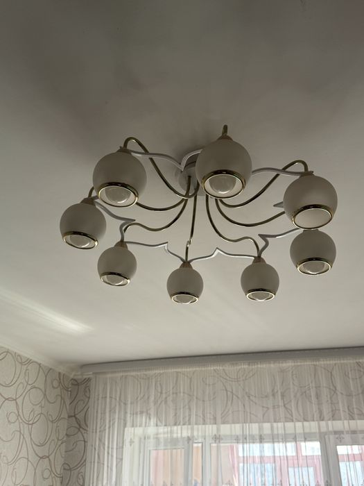 Продам люстру в гостинную