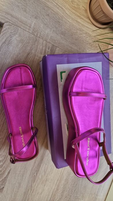 Sandale cu platforma