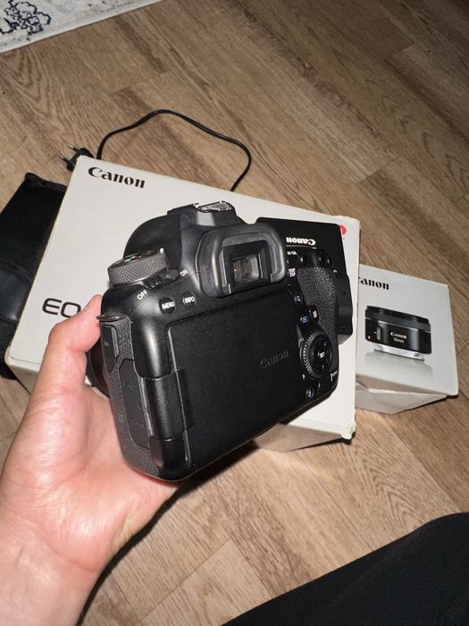 Продам 6D mark 2 + 50mm