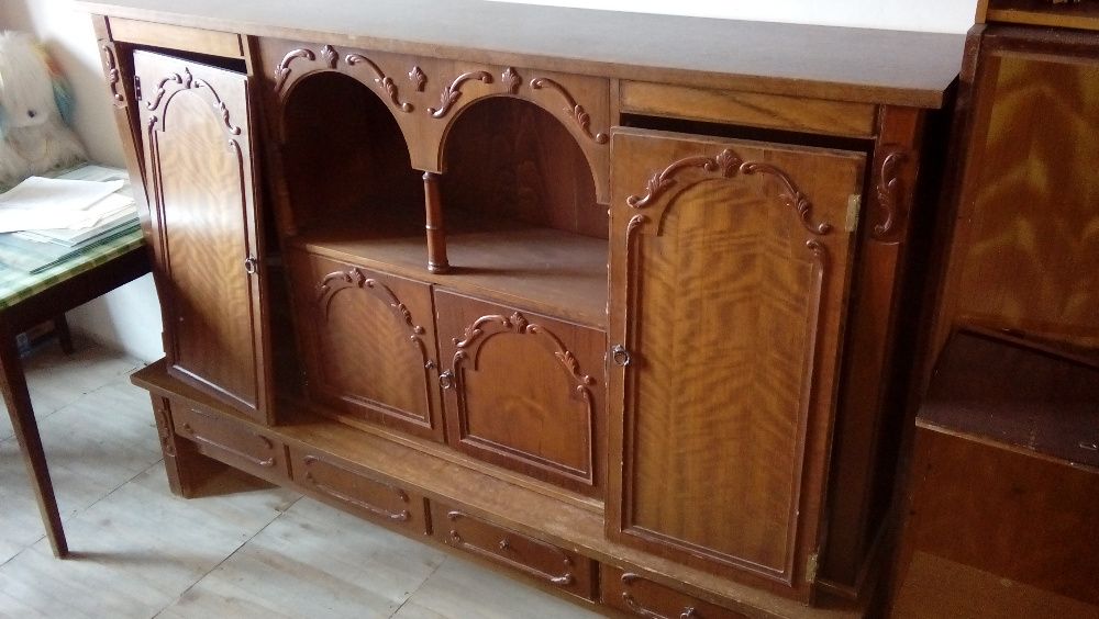 Буфет горка витрина под старину румынский гарнитур
