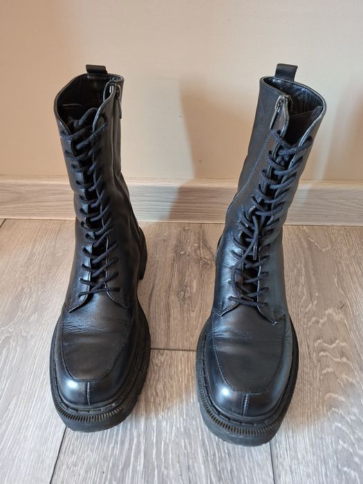 Дамски кожени кубинки.