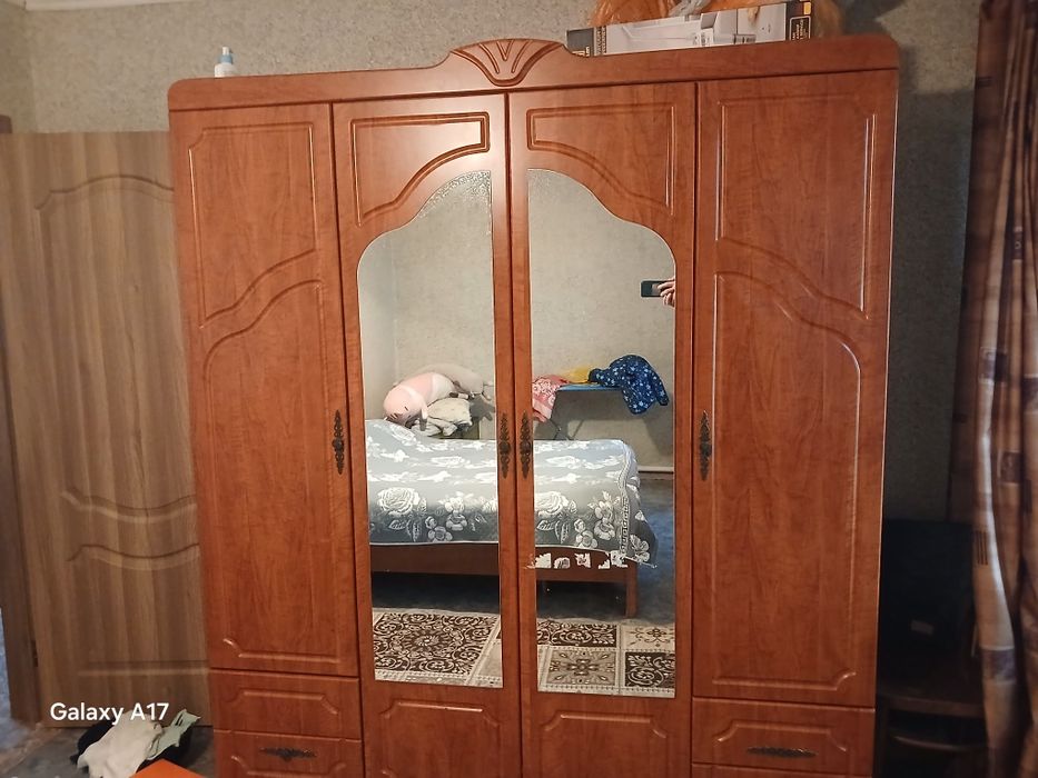 Шифоньер с кроватью