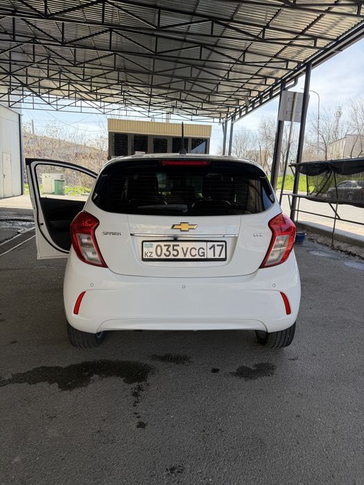 Продам машину спарк