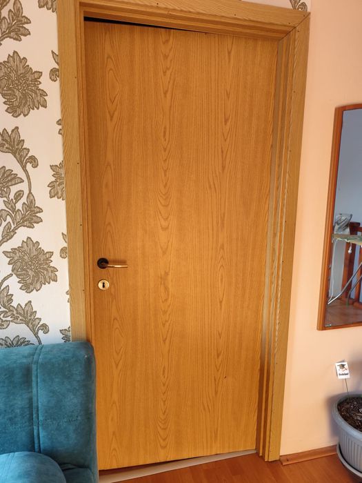 Vand doua usi de interior