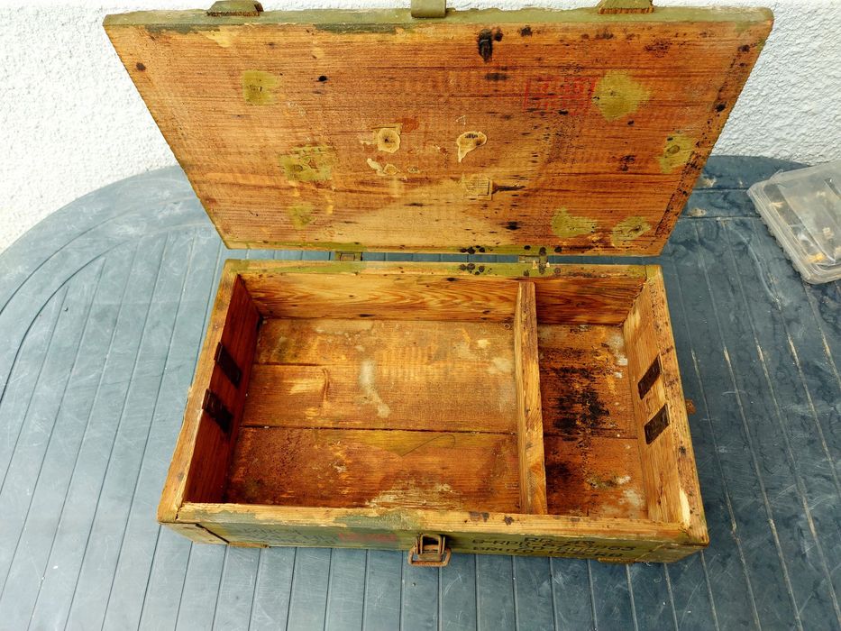 Cutie munitie vintage ( dupa al doilea război mondial) pt grenade