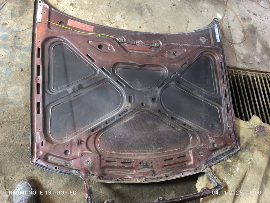 Капот Ауди 100с4