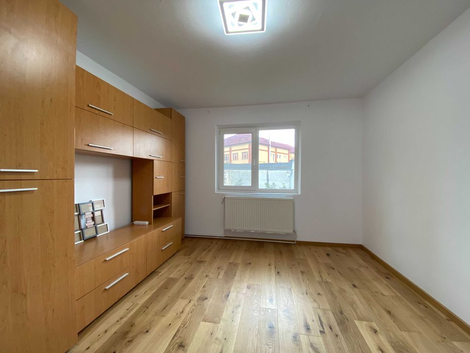 Servicii de zugrăvit, instalații sanitare și electrice