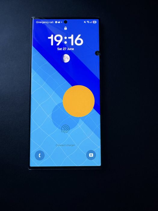 Samsung Galaxy S23 Ultra – 100% funcțional (Ecran fisurat cu punct / Spate crăpat)