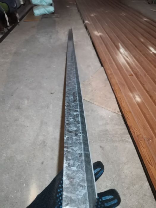 Срочно продам уголок оцинковпный