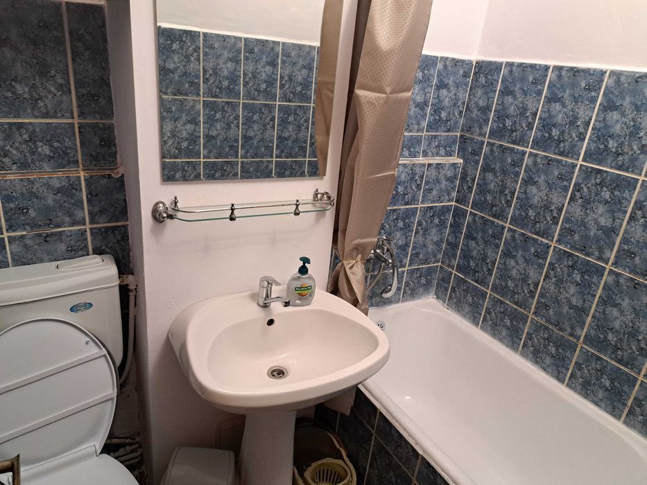 Închiriez apartament cu 2 camere