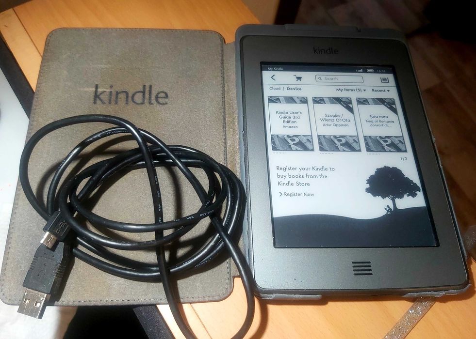Kindle Touch (D01200) + Husă Originală cu Lumină – Bibliotecă Inclusă