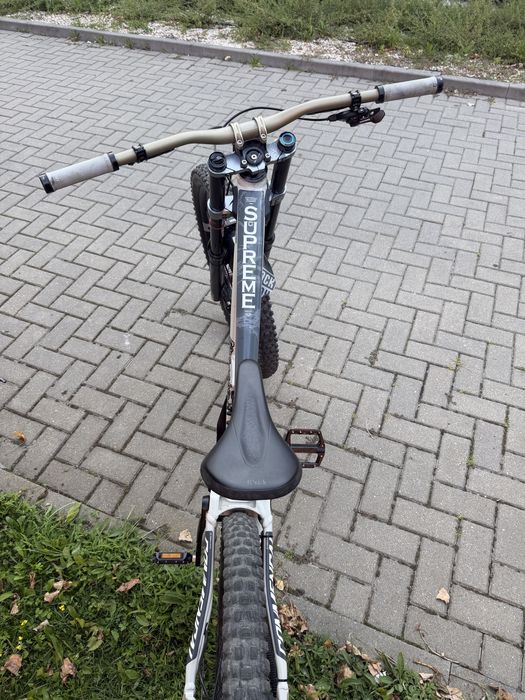 Bicicleta Downhill Commencal Supreme DH V4.4 2020 Marime M - stare foarte buna + Cadou Tricou MTB si 2 seturi de placute de frana