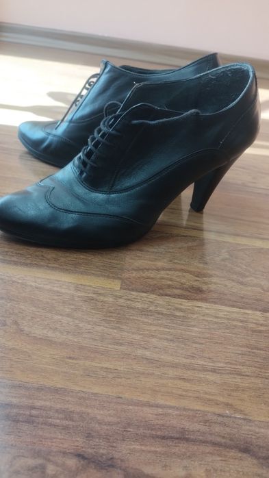 Дамски обувки от естествена кожа