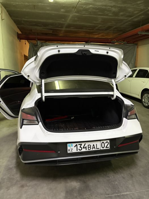 Hyundai Elantra 2023г