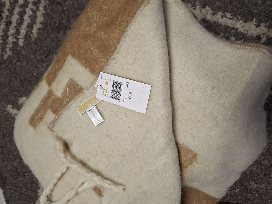 Vând eșarfă Michael Chors