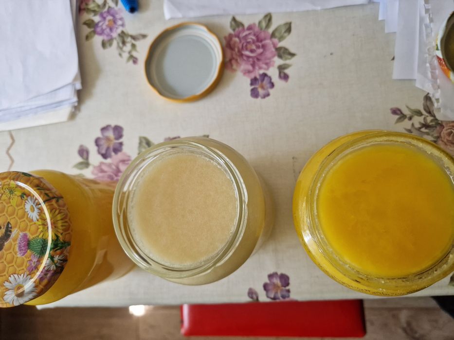 Vând miere de albine