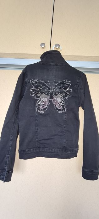 Продам лёгкие куртки .