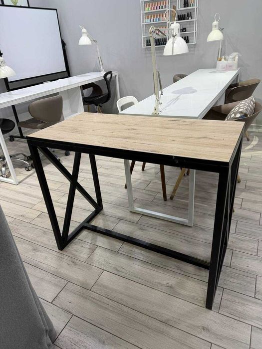 Продаётся стильный стол (лофт)