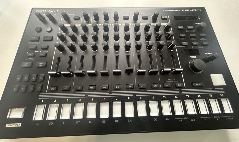 Roland TR 8S Drum Machine