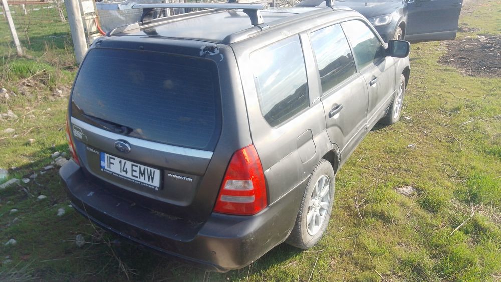 Subaru Forester negru