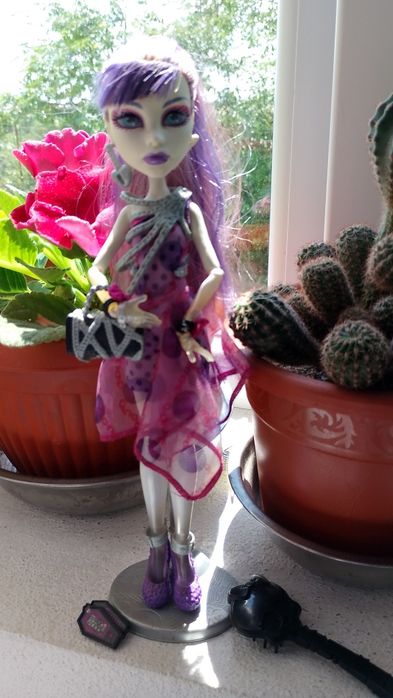 Păpușa Monster High Spectra Vondergeist Dot Dead Gorgeous 2010 G1