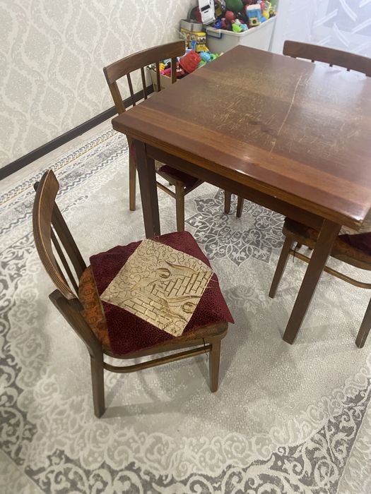 Стол орындығымен