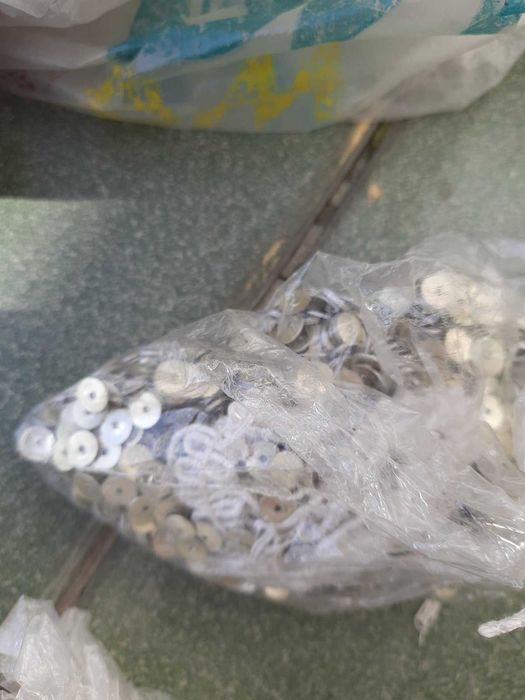 Колиета с мъниста, готови и за нанизване, ниски цени, бели и черни