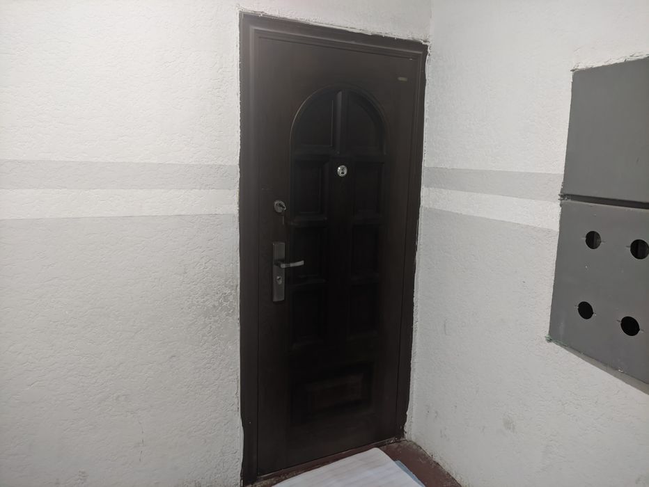 Икки хонали квартира сотилади, жихозлари билан, ремон килинган