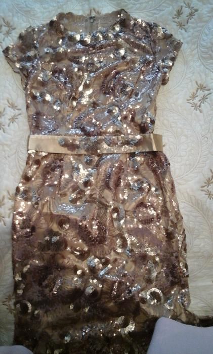 oferta-rochie lunga de ocazie din paiete aurii -tina raiciu-REDUCERE