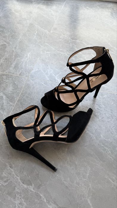 Продам босоножки. 38 размер. Basconi