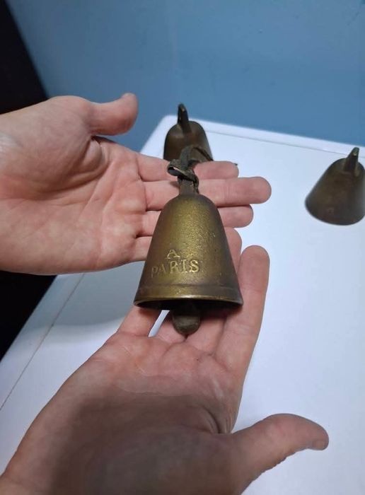 Чанове Френски единия видно с дупки
Цена 160лв за 3те общо