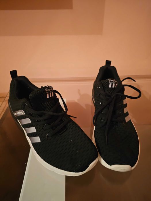 Маратонки 42p...