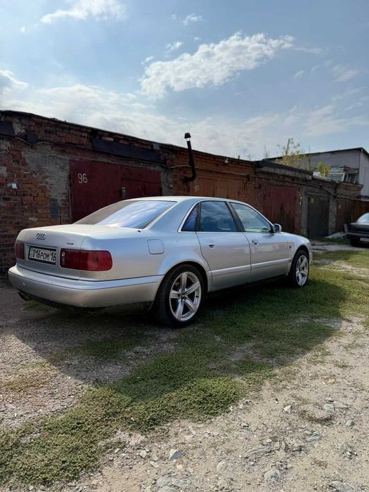 Продам Audi A8 3.7 Quattro (D2)