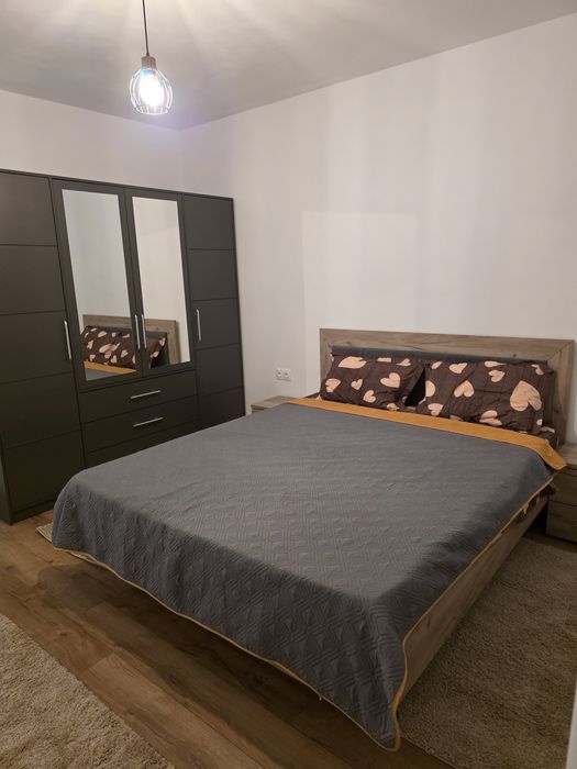 Inchiriez apartament