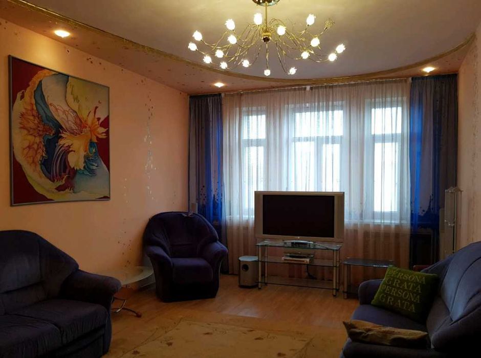 Дава се под наем Двустаен апартамент в Бургас, Славейков - 45 кв.м за 408 € - Снимка #1