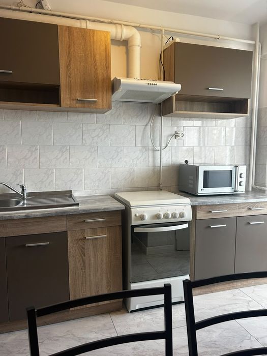 Închiriez apartament 2camere decomandate , mazepa BR-uri