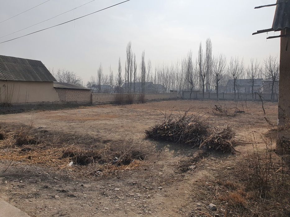 Bo'ston tumani Dexqonobod massivida joylashgan hovli uy-joy sotiladi