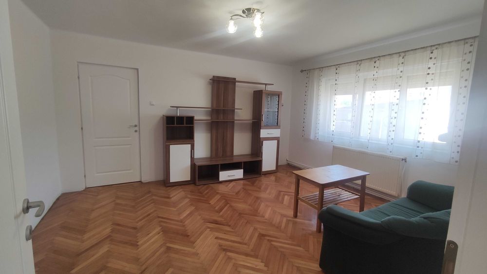 De vânzare apartament renovat la parter în centrul orașului Carei