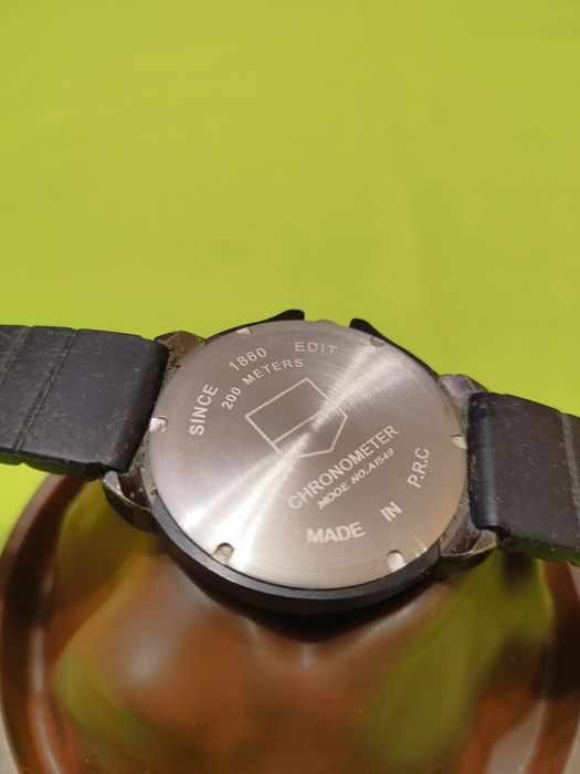 Продавам мъжки часовник