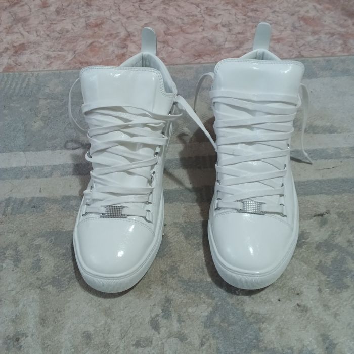 Продам Balenciaga arena high white
