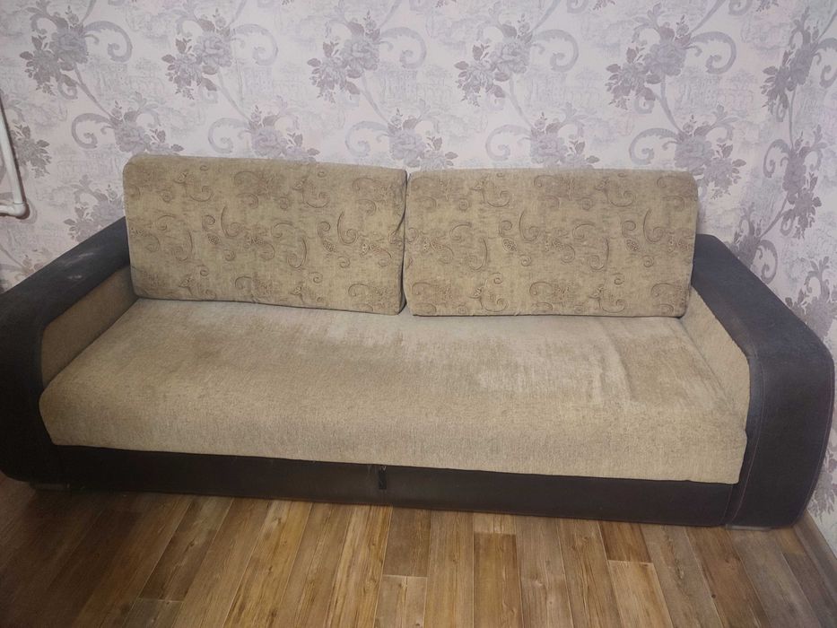 Продам диван и два кресла .