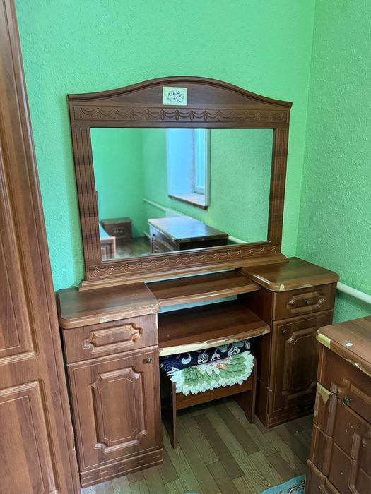 Продам спальный гарнитур