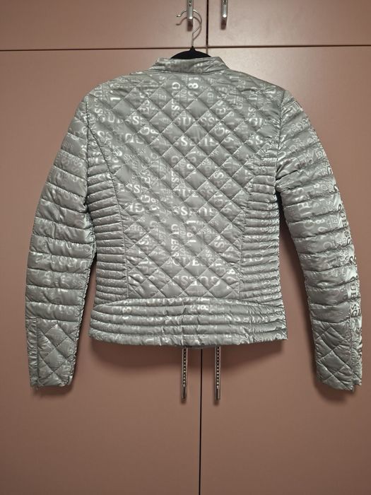 Яке на Guess женско