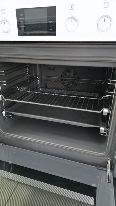 Печка с керамичени котлони Bosch HCA76422UV