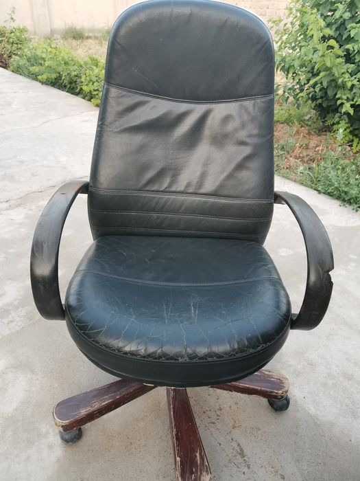 Кресло кожаный сотилади